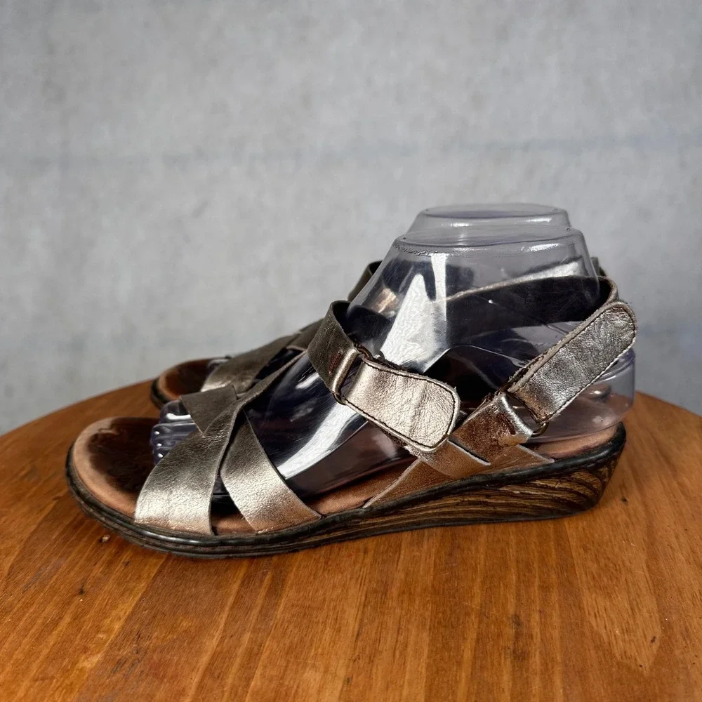 Born Wedge Sandals Womens 9 Pewter Metallic Leather Strappy Good SKU 802